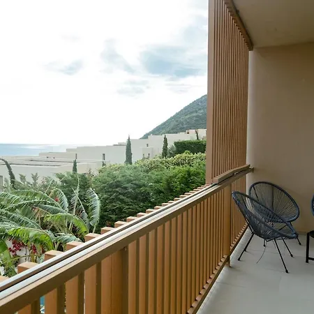Jungle Modern With Pool In Coast بالاسي